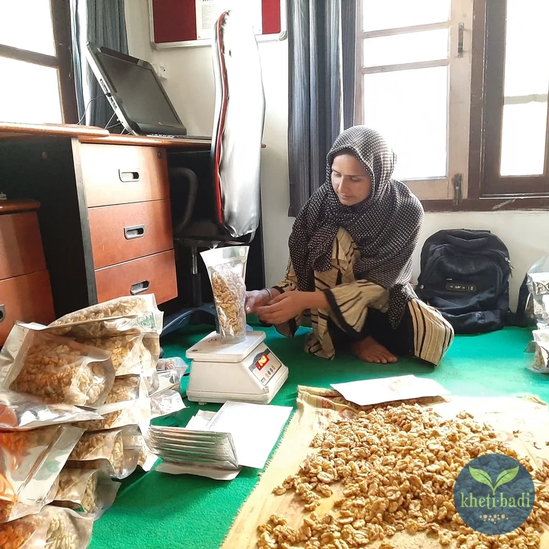 Walnuts-packing-Kheti-Badi.com